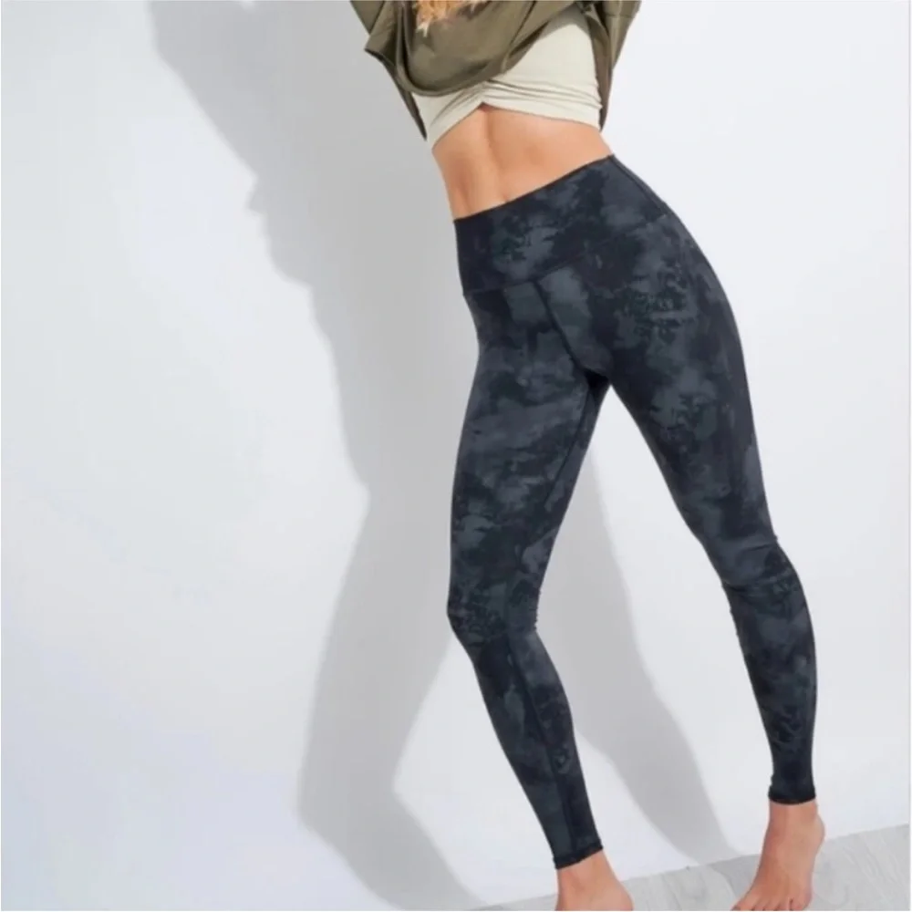 Alo Tie Dye Yoga Solarized Leggings High Waisted Black Gray Small - Picture 2 of 9